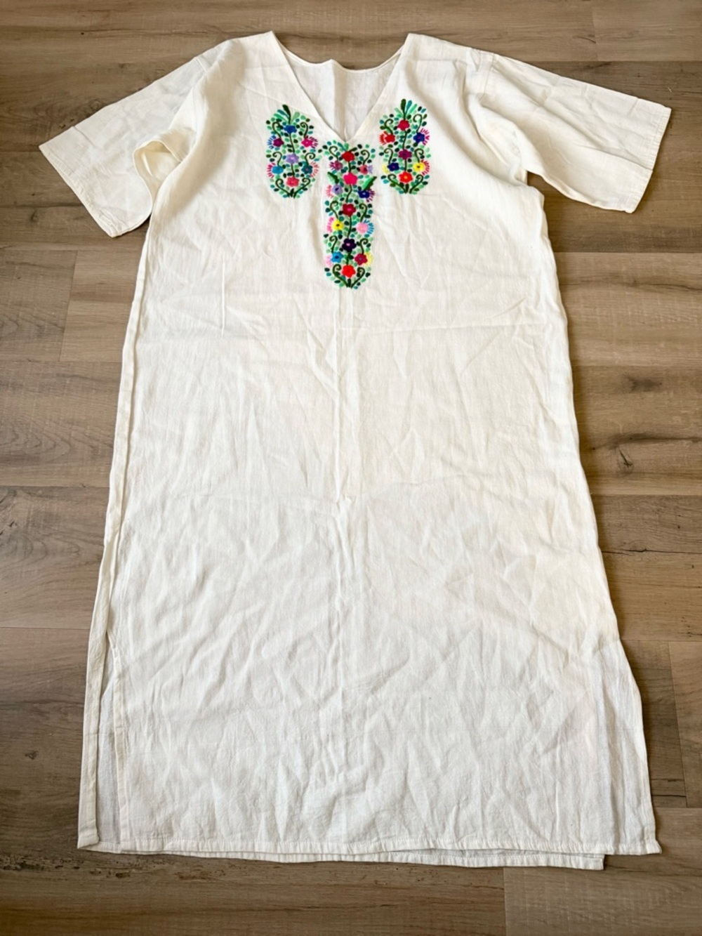 Vintage 70s / 80s Mexican Puebla White Floral Boho Kaftan Dress / Coverup - OS - Picture 2 of 4